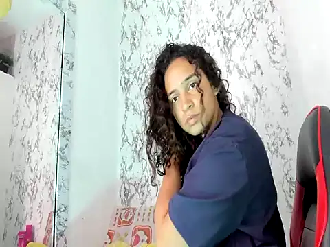 Snapshot of Shanom01 chatting on 06/12/26, 01:10 Shanom01 online show from 06/12/26, 01:10
