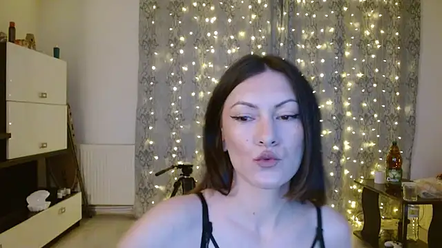 Snapshot of LoraBelle12 chatting on 06/09/26, 08:42 LoraBelle12 online show from 06/09/26, 08:42