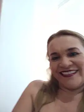 Snapshot of Sara_hilton02 chatting on 06/10/26, 01:32 Sara hilton02 online show from 06/10/26, 01:32