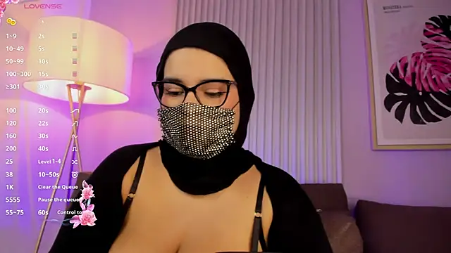 Yasminee  online show from 06/12/26, 01:48
