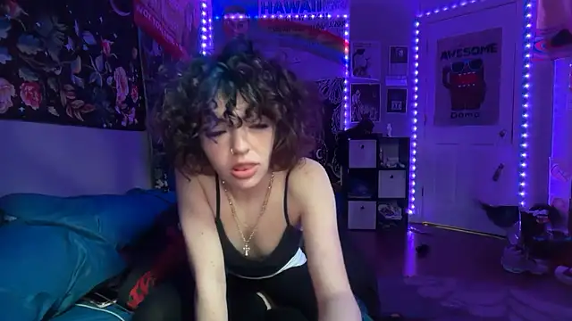 petitewhitebaee online show from 06/13/26, 10:46