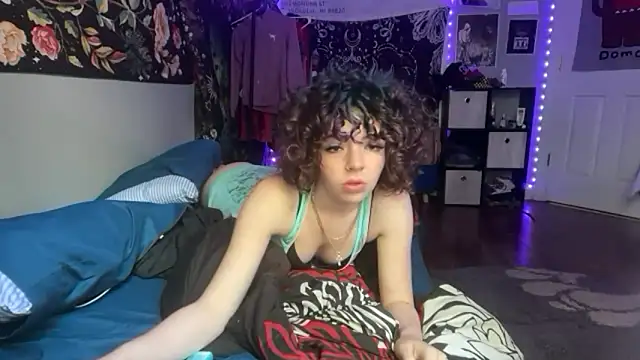 petitewhitebaee online show from 06/15/26, 05:04