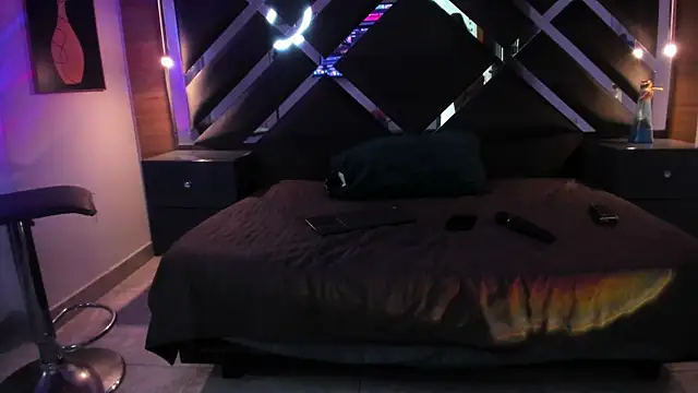 Start xmoonx online show from 07/29/26, 04:21