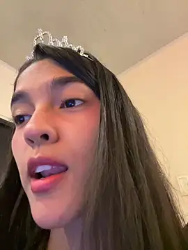 Snapshot of mia_honeyy_ chatting on 06/04/26, 02:28 mia honeyy online show from 06/04/26, 02:28