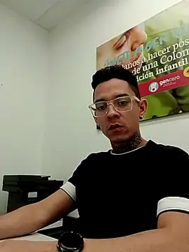 Snapshot of Brandonsexxxx chatting on 06/10/26, 07:02 Brandonsexxxx online show from 06/10/26, 07:02