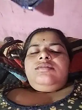 Snapshot of HOpooja356l chatting on 06/07/26, 03:27 HOpooja356l online show from 06/07/26, 03:27