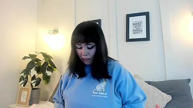 Snapshot of annyy_catt chatting on 06/12/26, 03:38 annyy catt online show from 06/12/26, 03:38