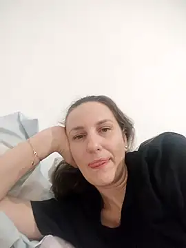 Snapshot of Yevgeshka-Milashka chatting on 11/27/25, 08:11 Yevgeshka-Milashka online show from 11/27/25, 08:11