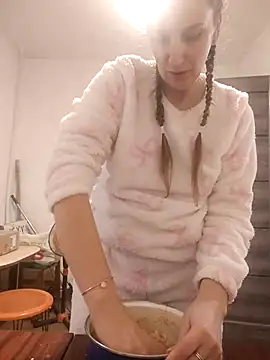 Snapshot of Yevgeshka-Milashka chatting on 11/28/25, 03:25 Yevgeshka-Milashka online show from 11/28/25, 03:25