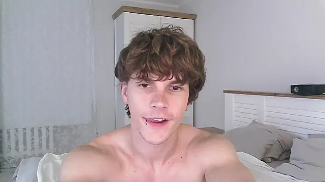 Snapshot of Eric_Crush chatting on 07/07/26, 04:04 Eric Crush online show from 07/07/26, 04:04