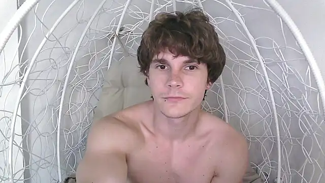 Snapshot of Eric_Crush chatting on 07/16/26, 01:11 Eric Crush online show from 07/16/26, 01:11