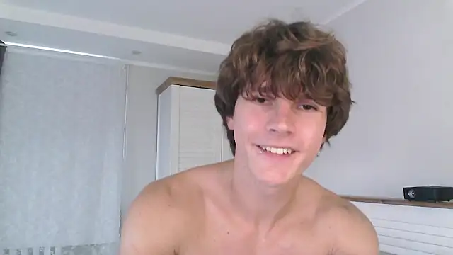 Snapshot of Eric_Crush chatting on 07/25/26, 04:54 Eric Crush online show from 07/25/26, 04:54