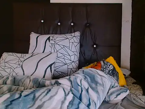 sexybitchh22 online show from 06/18/26, 07:41