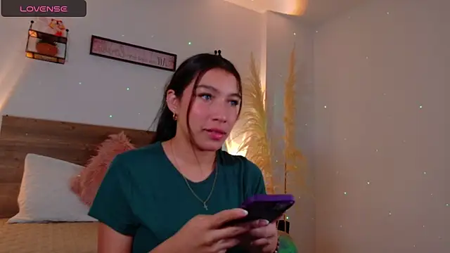 Snapshot of _Emmakiss_ chatting on 06/11/26, 12:36 Emmakiss online show from 06/11/26, 12:36