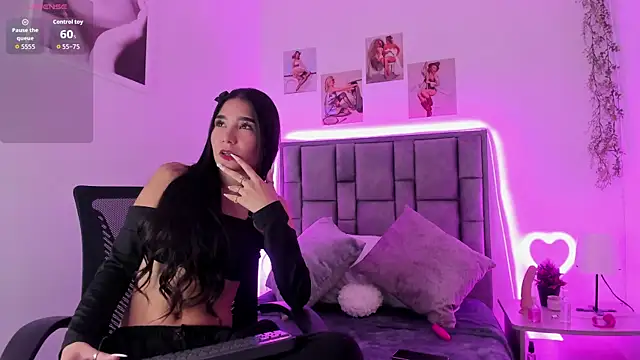 Snapshot of Violeta_Velvet_ chatting on 06/12/26, 12:48 Violeta Velvet online show from 06/12/26, 12:48