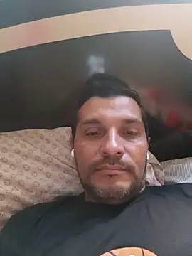 Snapshot of RIchar05 chatting on 06/05/26, 04:35 RIchar05 online show from 06/05/26, 04:35