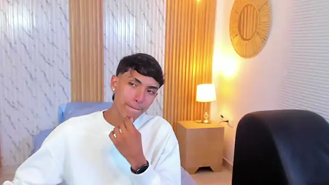 Snapshot of myke_tucker chatting on 06/06/26, 12:32 myke tucker online show from 06/06/26, 12:32