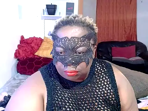 ROSESNICKER00 online show from 07/05/26, 07:32
