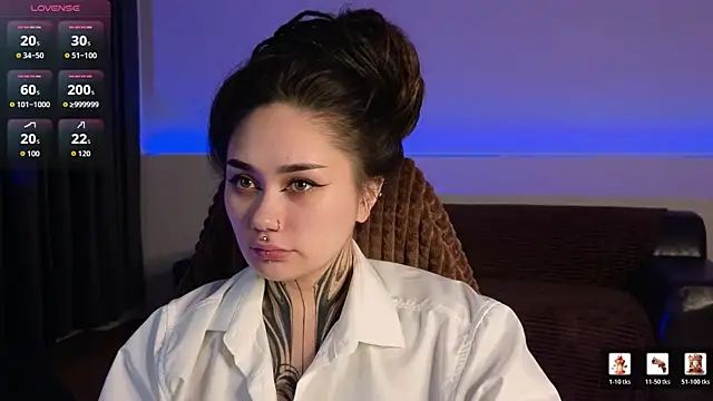 Snapshot of KarenHotFlirt chatting on 06/12/26, 03:00 KarenHotFlirt online show from 06/12/26, 03:00