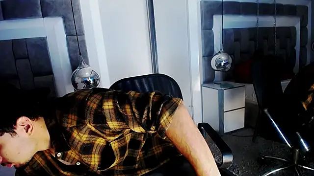 LucasThomson  online show from 06/18/26, 04:02