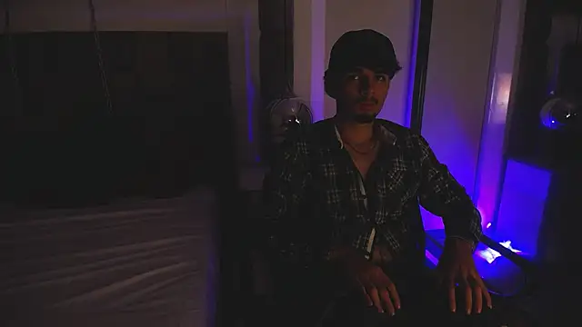 LucasThomson  online show from 06/19/26, 04:28