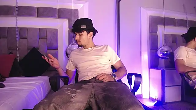 LucasThomson  online show from 06/21/26, 04:26
