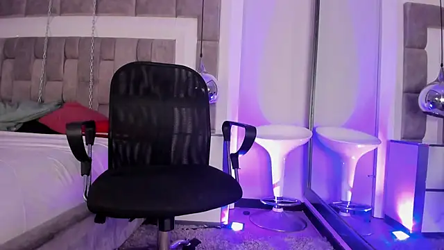 LucasThomson  online show from 07/22/26, 04:04