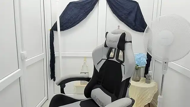 Vanilla Vixen online show from 07/28/26, 06:09