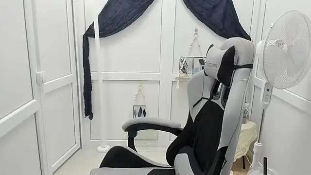Vanilla Vixen online show from 07/30/26, 06:01