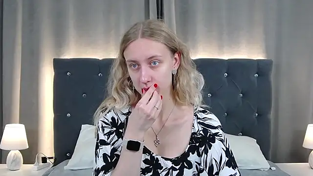LirienVexx online show from 06/17/26, 04:04