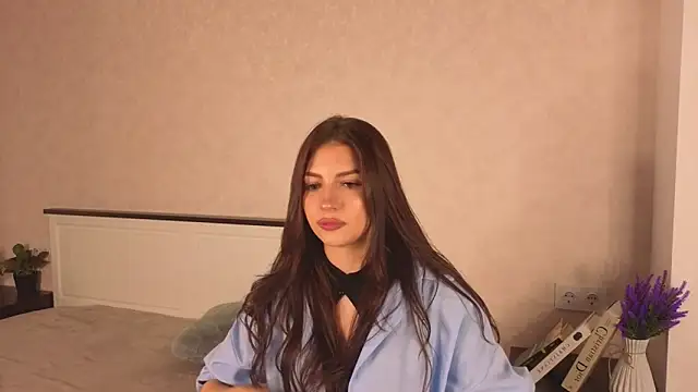 Snapshot of WoofBus chatting on 06/14/26, 03:47 WoofBus online show from 06/14/26, 03:47