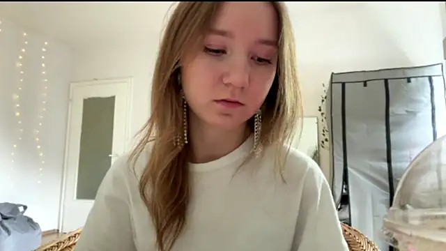Snapshot of smalllisa chatting on 06/05/26, 03:07 smalllisa online show from 06/05/26, 03:07