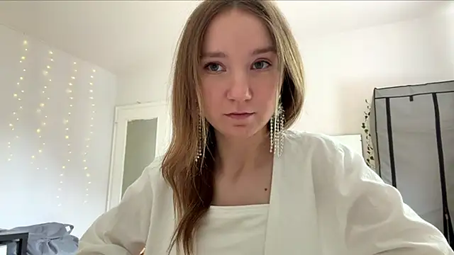 Snapshot of smalllisa chatting on 06/06/26, 02:11 smalllisa online show from 06/06/26, 02:11