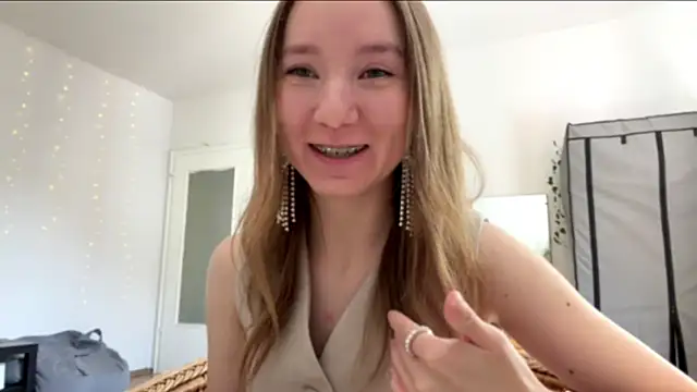 Snapshot of smalllisa chatting on 06/07/26, 02:10 smalllisa online show from 06/07/26, 02:10