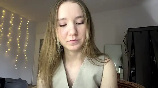 Snapshot of smalllisa chatting on 06/11/26, 06:17 smalllisa online show from 06/11/26, 06:17
