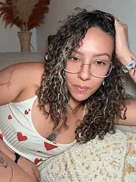 Snapshot of leana_bgeee chatting on 06/03/26, 11:21 leana bgeee online show from 06/03/26, 11:21
