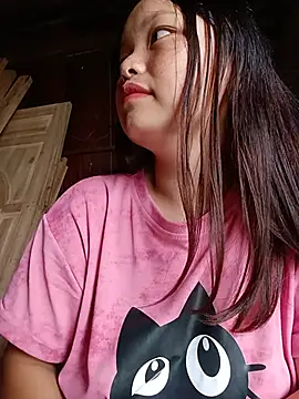 Snapshot of Linna-bae chatting on 06/17/26, 12:35 Linna-bae online show from 06/17/26, 12:35