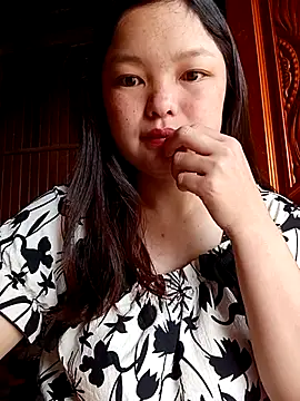 Snapshot of Linna-bae chatting on 07/10/26, 02:05 Linna-bae online show from 07/10/26, 02:05