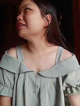 Snapshot of Linna-bae chatting on 08/05/26, 03:20 Linna-bae online show from 08/05/26, 03:20