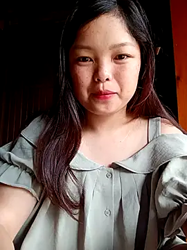 Snapshot of Linna-bae chatting on 08/06/26, 10:28 Linna-bae online show from 08/06/26, 10:28