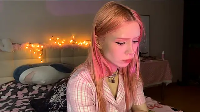 sexy cute18 online show from 07/05/26, 12:50