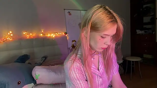 sexy cute18 online show from 07/19/26, 12:03