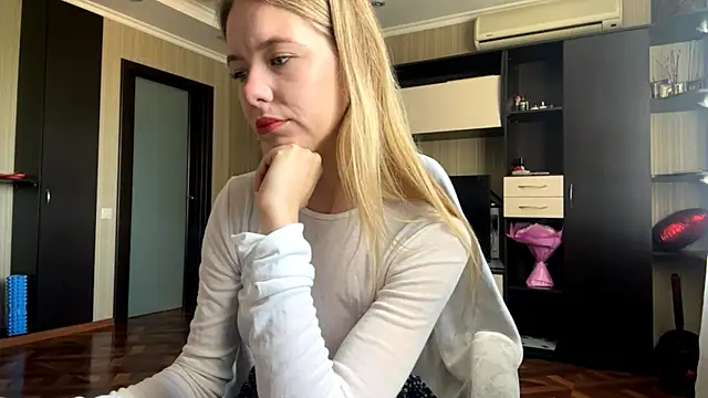 ScarlettKinsley online show from 06/10/26, 07:07
