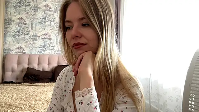 ScarlettKinsley online show from 06/15/26, 07:43