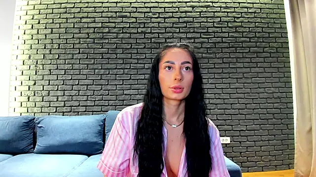 AvaLyynn online show from 06/12/26, 06:51