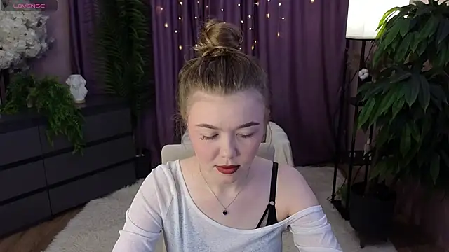 Lina deels online show from 06/25/26, 07:29