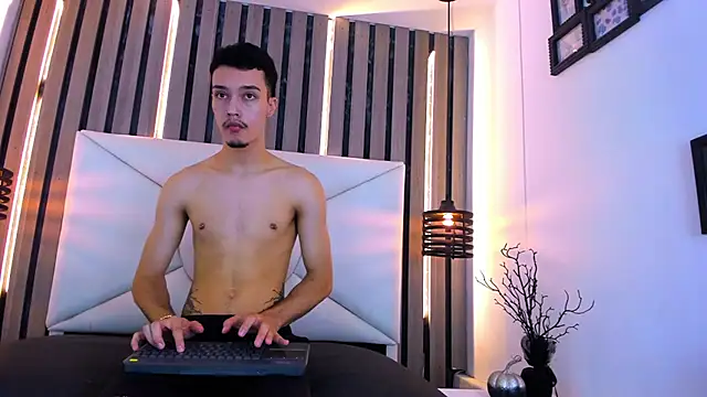 Angel Klaus online show from 08/05/26, 03:31