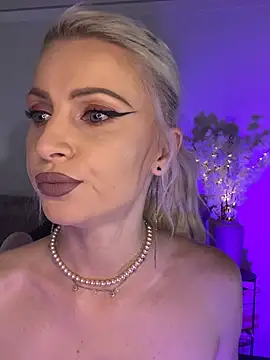 JulliaAly online show from 06/14/26, 06:21