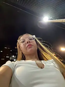 Snapshot of Sexy_emily_outdoors_ chatting on 06/11/26, 12:43 Sexy emily outdoors online show from 06/11/26, 12:43