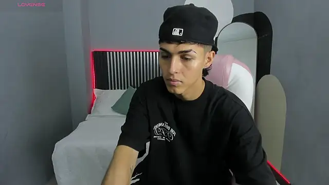 Snapshot of Axel_Mendozaa chatting on 06/16/26, 08:00 Axel Mendozaa online show from 06/16/26, 08:00
